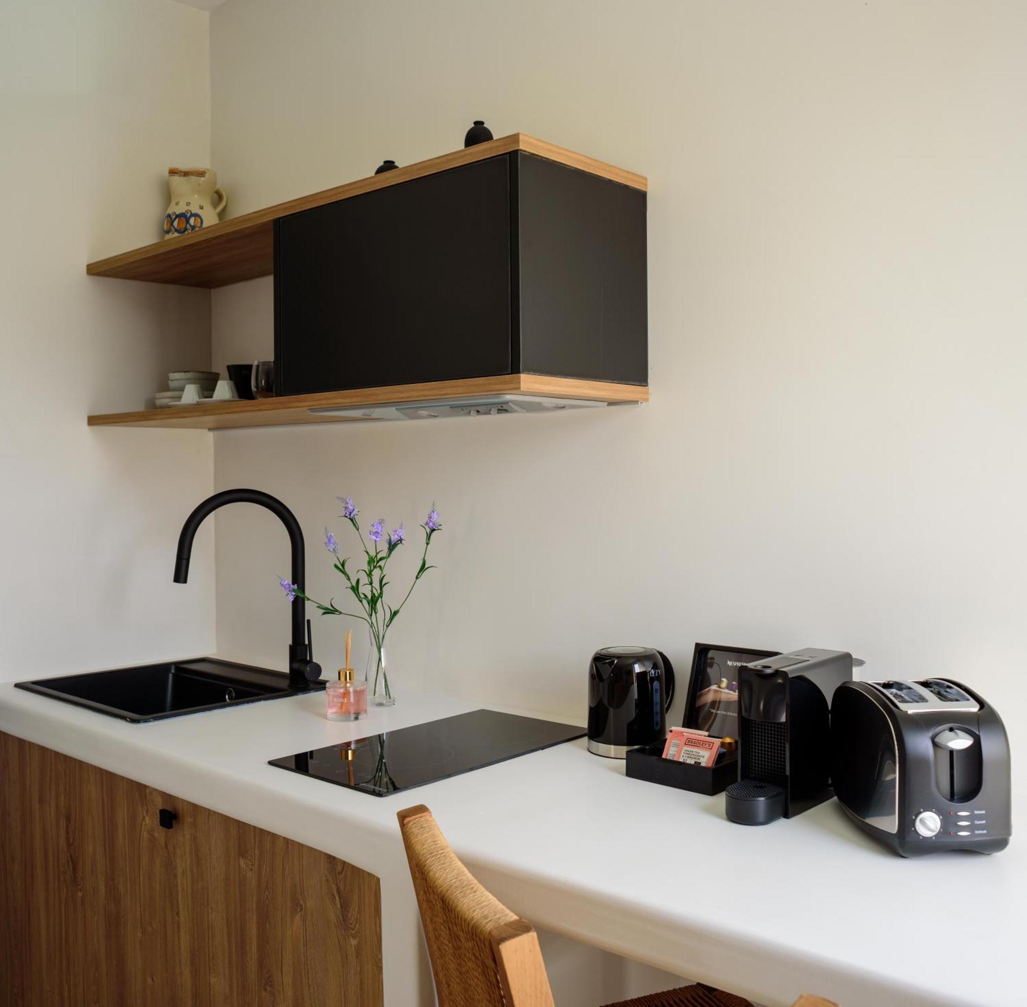 Ryolithos Suites Foinikia  Ngoại thất bức ảnh